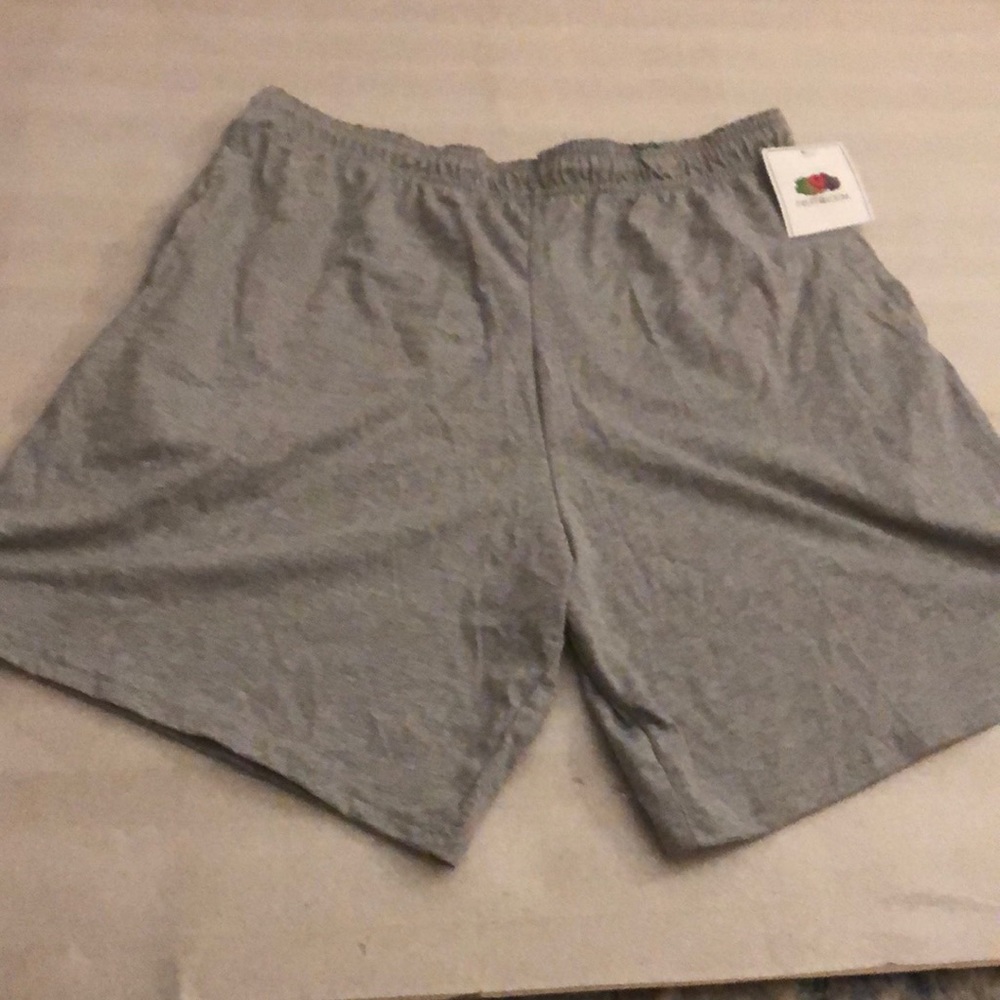 Fruit of the Loom grey men shorts size XL/L